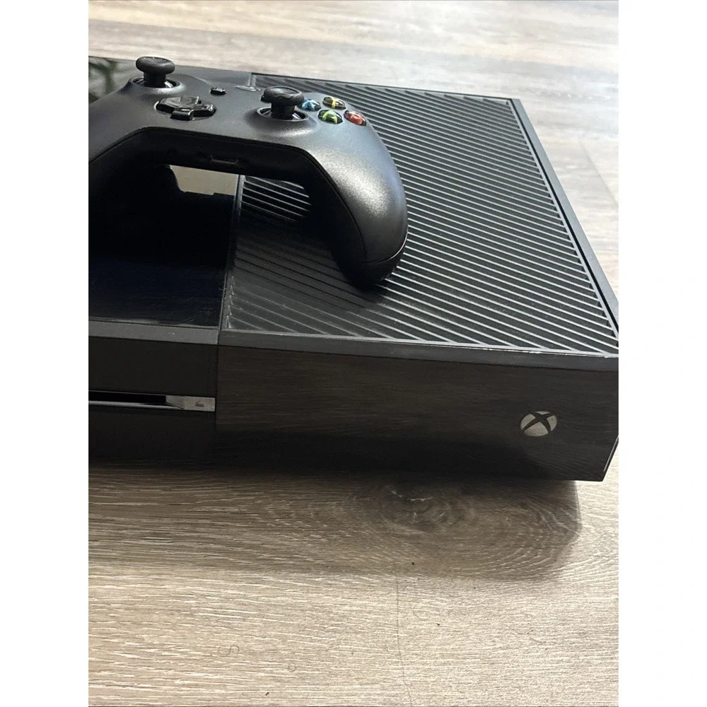 Original Microsoft Xbox One 500GB Console (Model 1540) with Wireless Controller